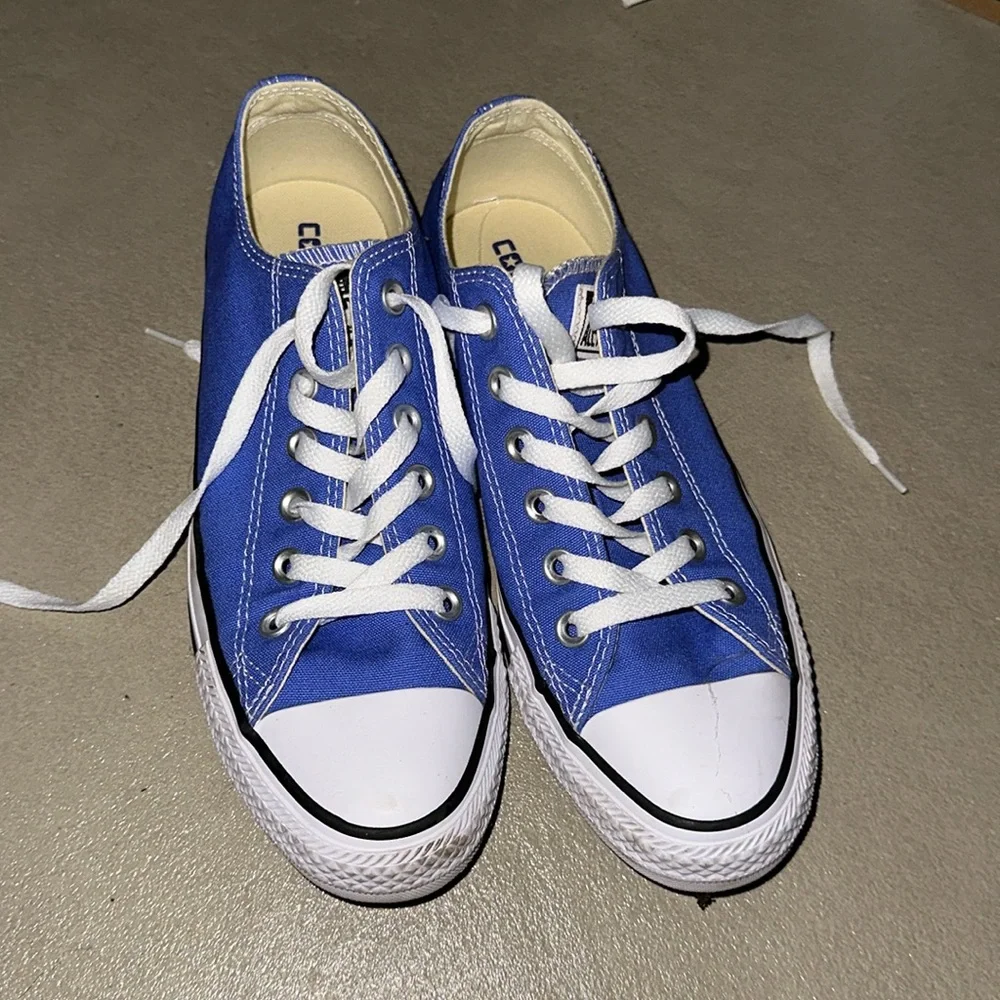 Purple converse - Picture 1 of 2